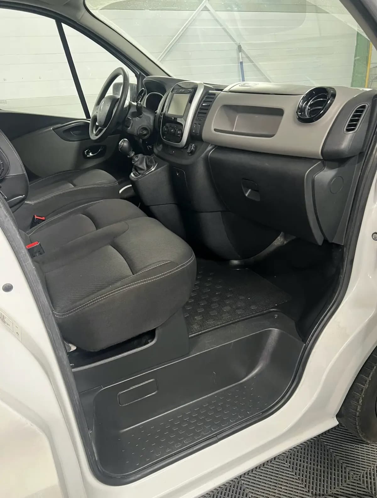 Nettoyage intérieur voiture : le guide complet par surface et par profil