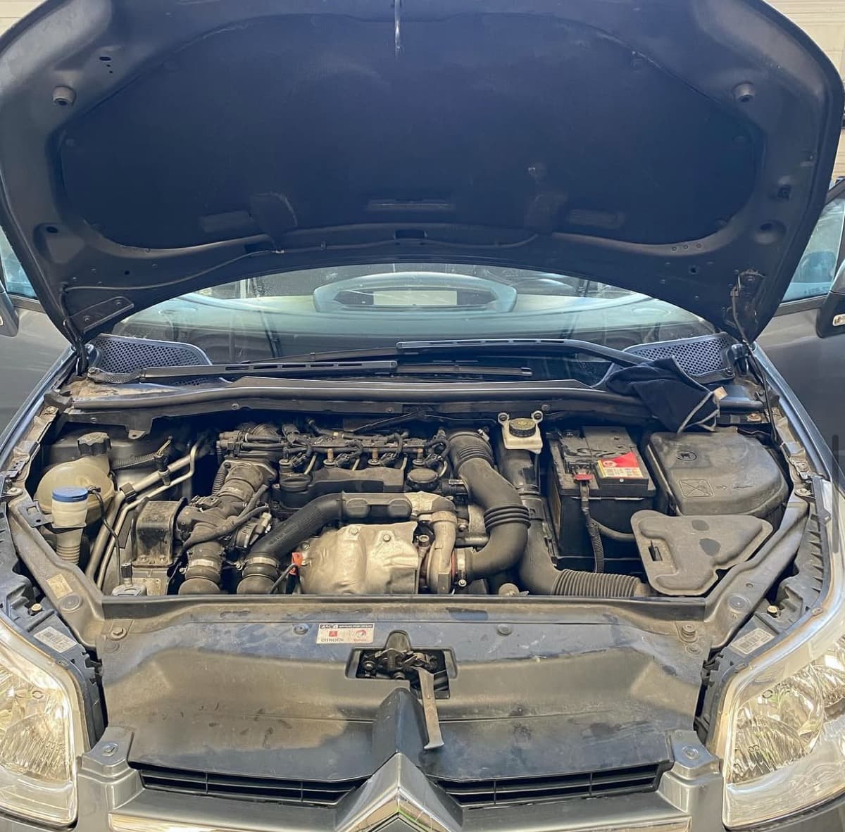 Compartiment moteur dégraissé — Avant