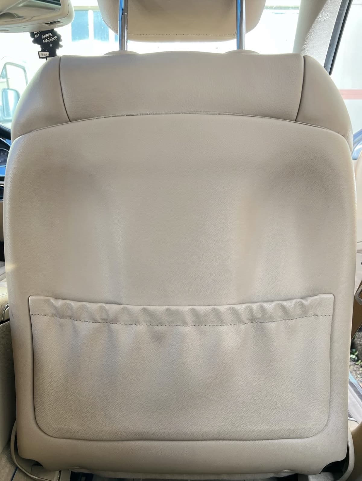 Dossier cuir nettoyé à France — Après