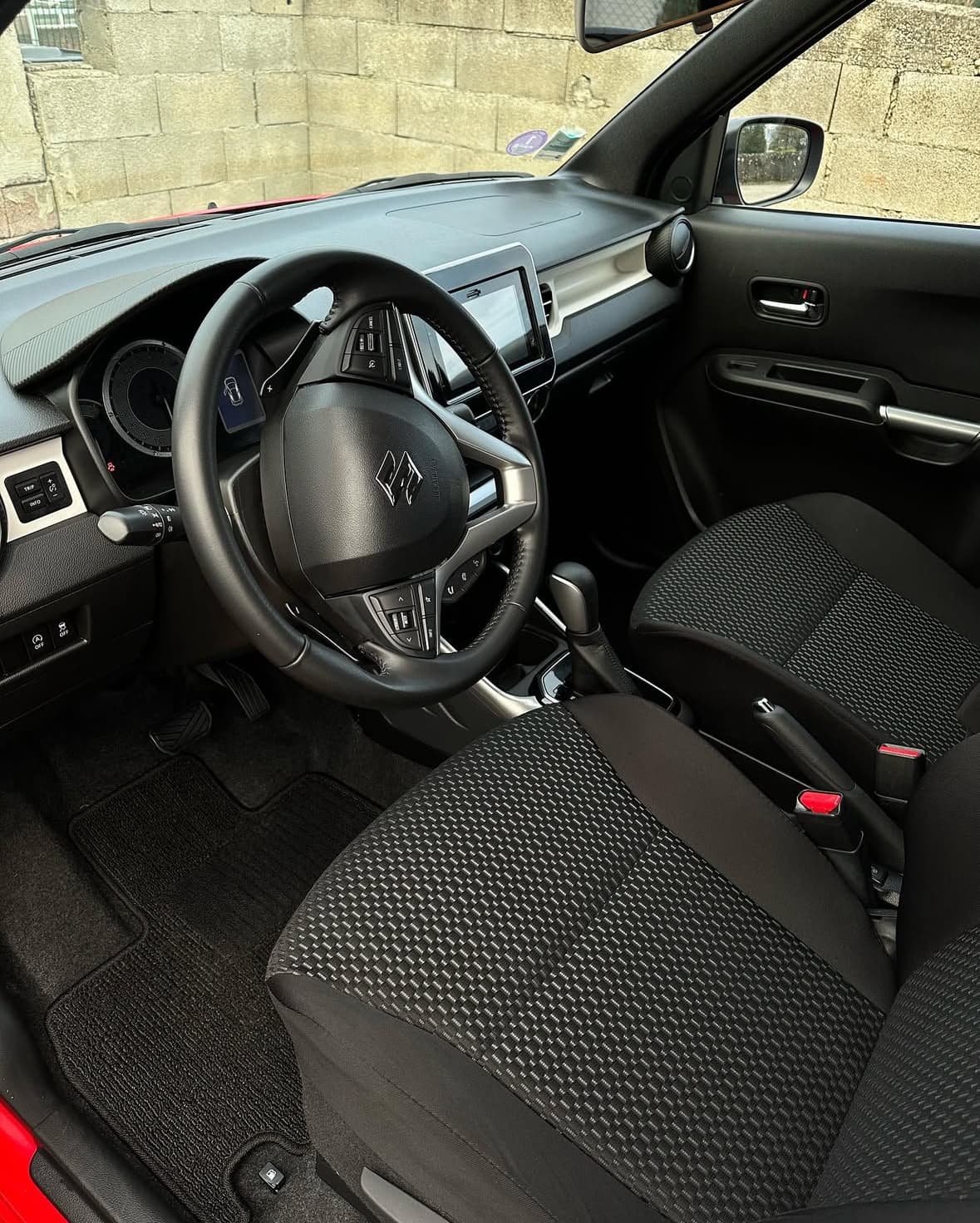 Nettoyage intérieur complet Suzuki Ignis à Mérignac à Bordeaux — Après