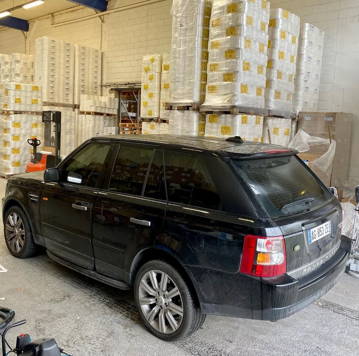 Lavage extérieur Range Rover Sport à Cassis à Marseille — Après
