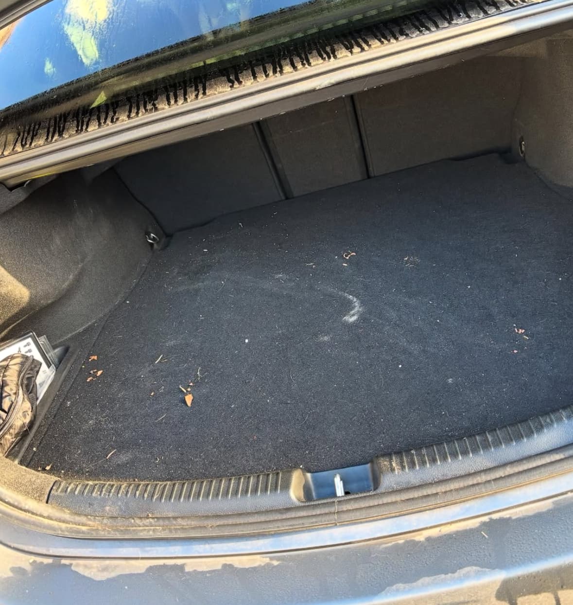 Nettoyage coffre en profondeur à Saint-Jean-de-Védas à Montpellier — Avant