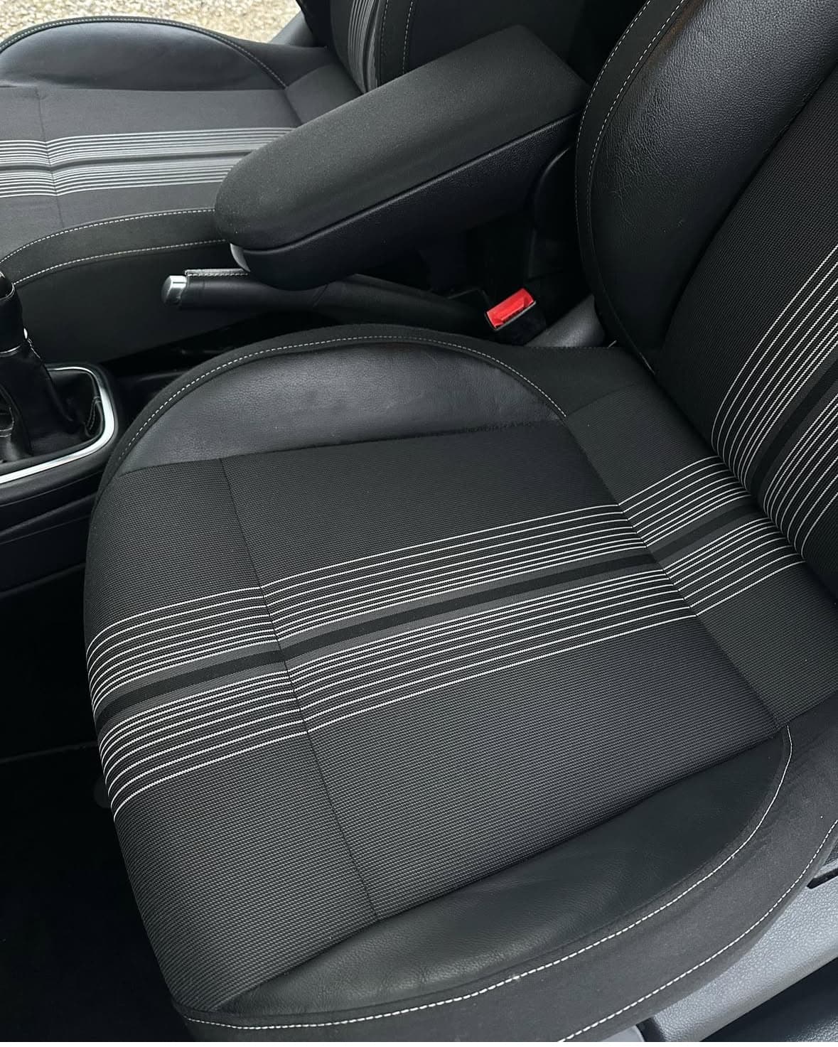 Shampoing siège tissu à Castelnau-le-Lez à Montpellier — Après