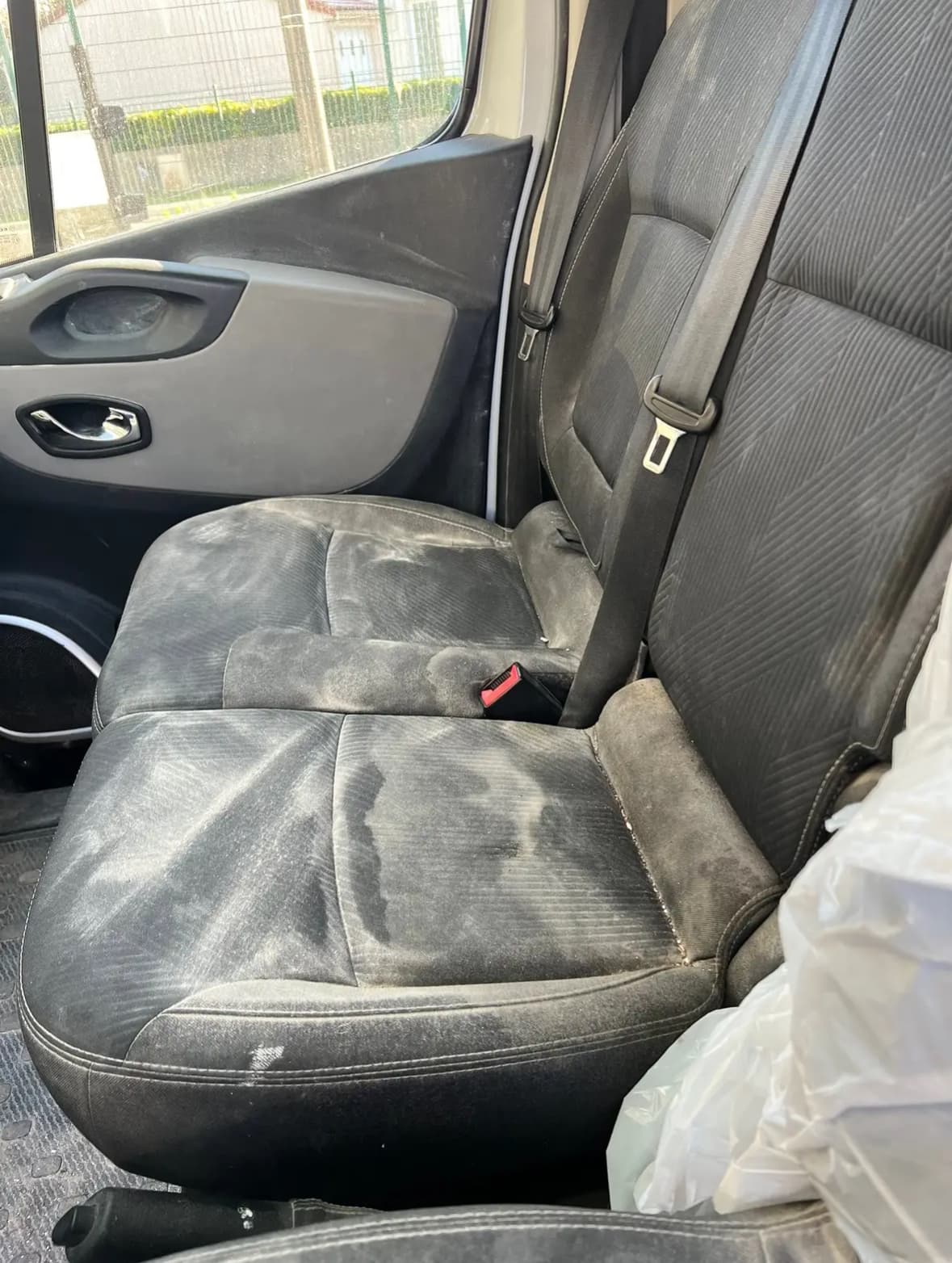 Shampoing siège utilitaire Renault Trafic à Orvault à Nantes — Avant