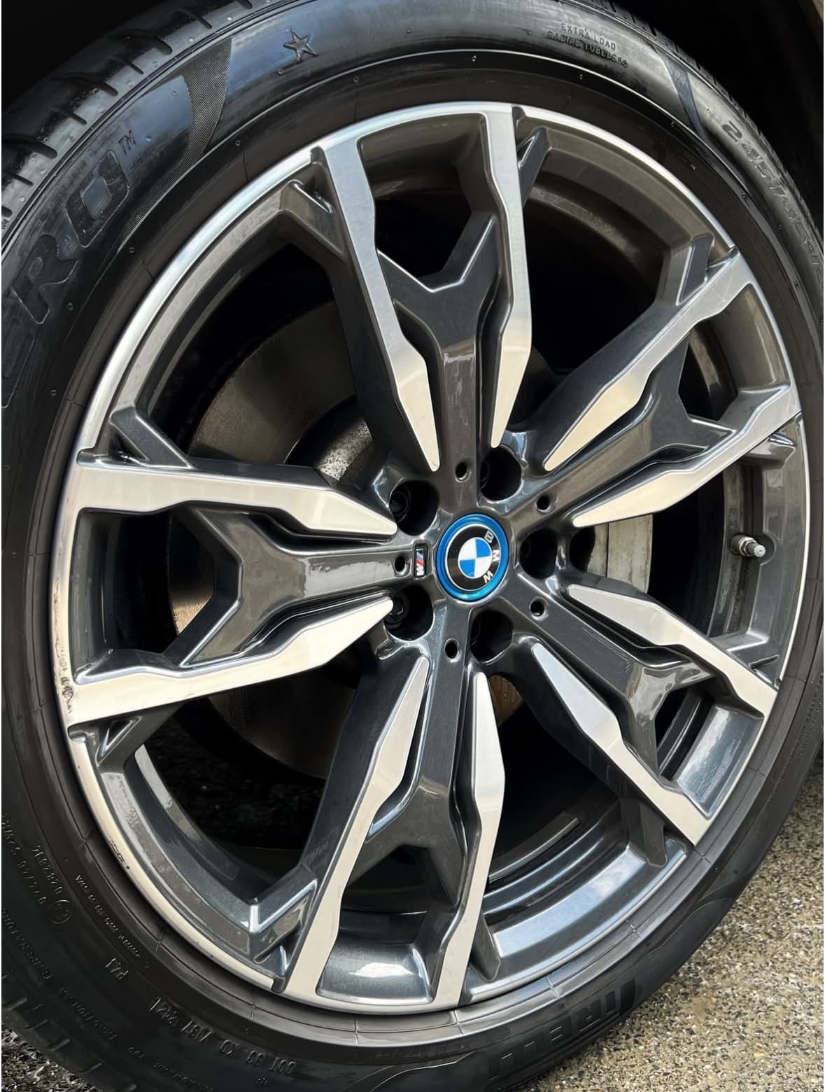 Décontamination jantes BMW à Carquefou à Nantes — Après