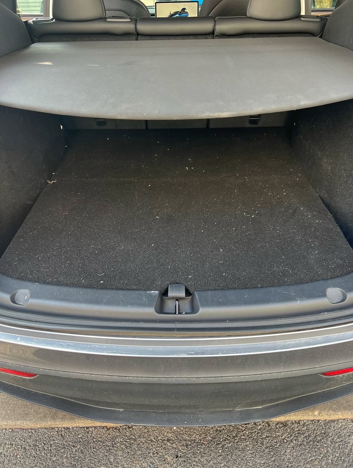 Nettoyage coffre SUV à Menton à Nice — Avant