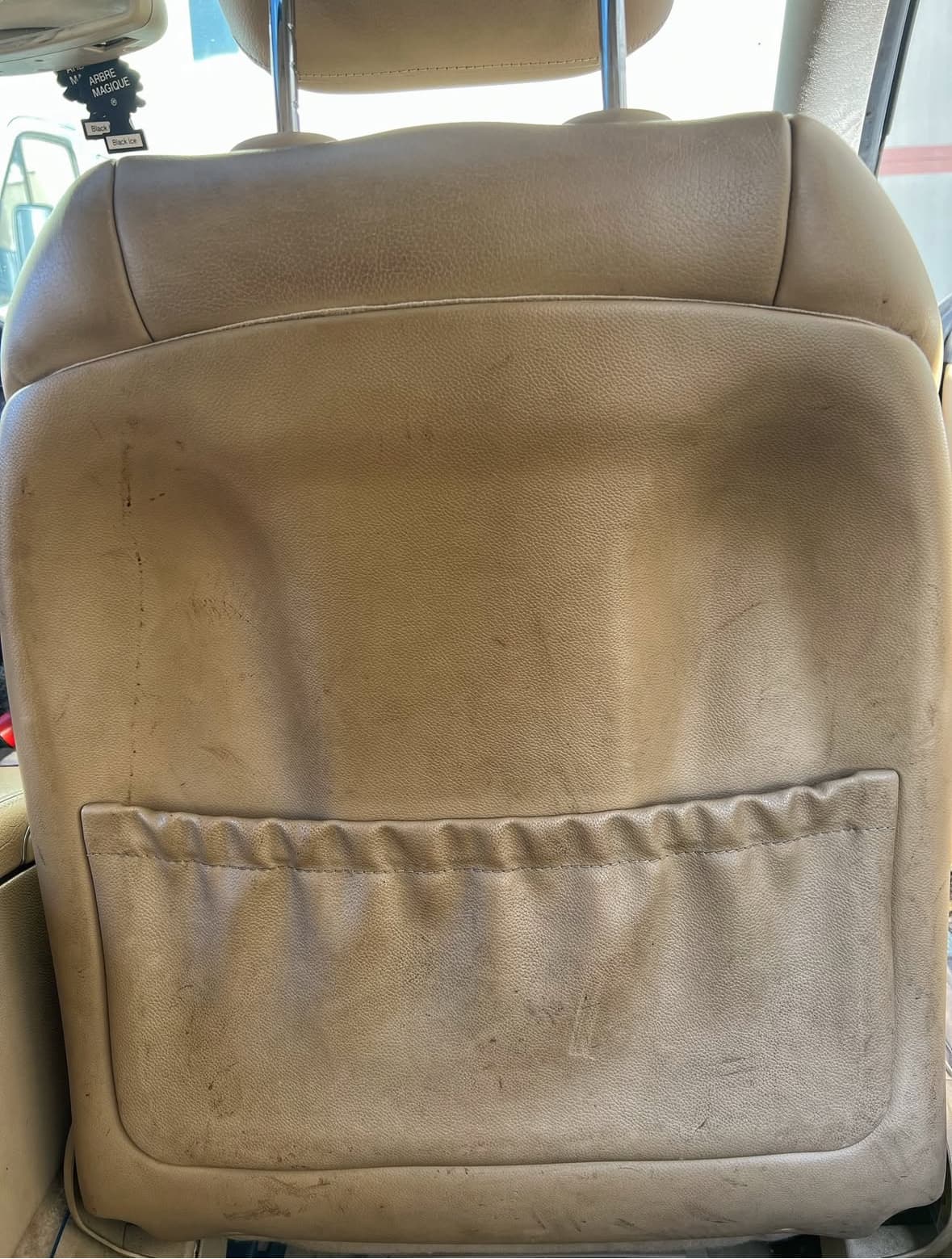 Entretien cuir beige à Cesson-Sévigné à Rennes — Avant