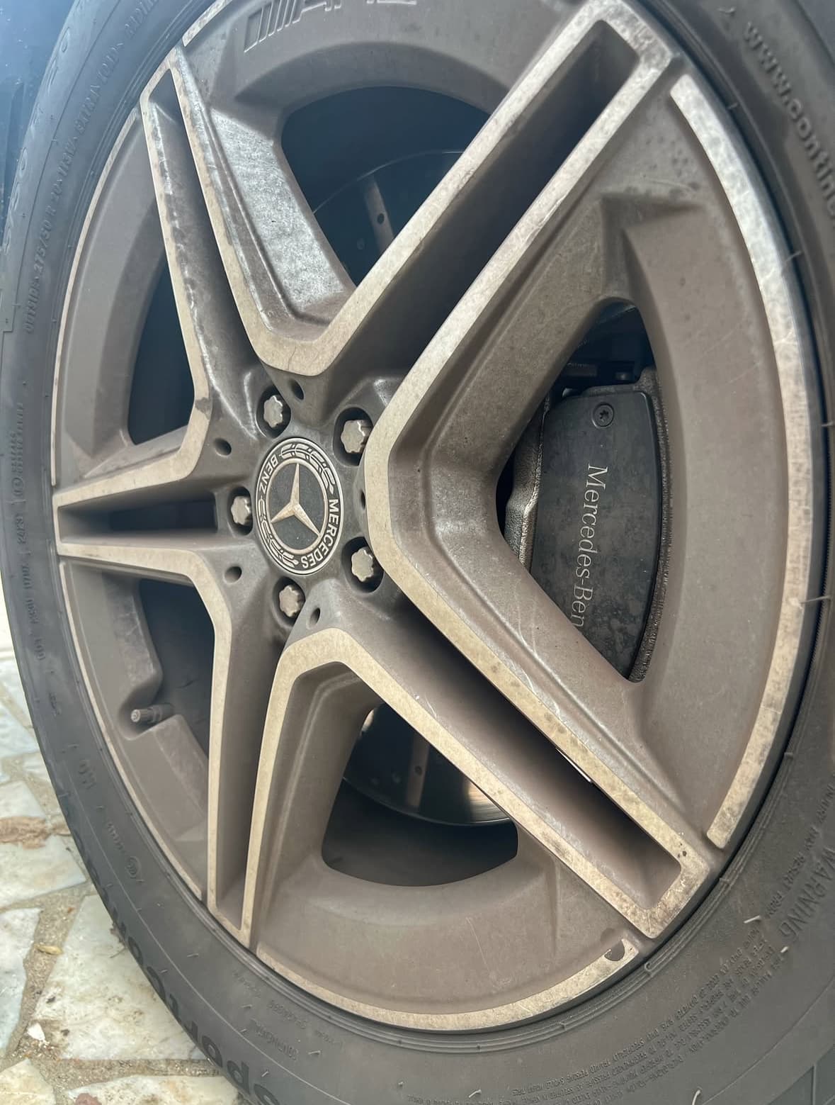 Décontamination jantes Mercedes AMG à Chantepie à Rennes — Avant