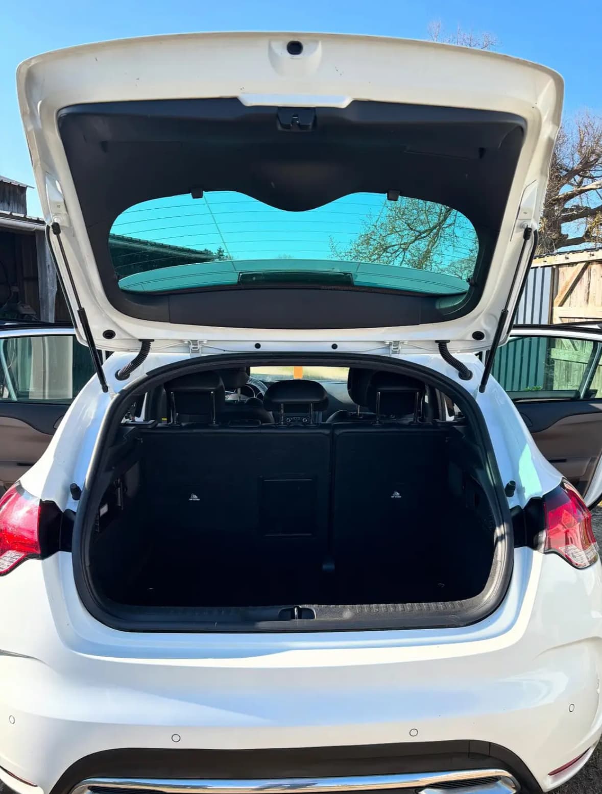 Nettoyage coffre Citroën DS4 à Darnétal à Rouen — Après